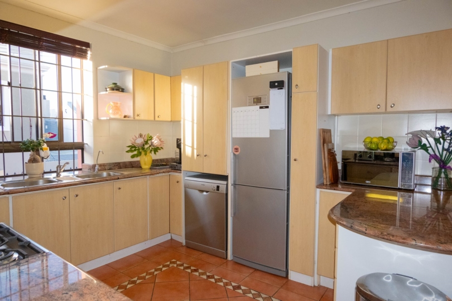 To Let 2 Bedroom Property for Rent in Sea Point Western Cape